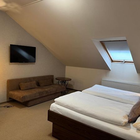 Apartman Bila Hora - Roudna Plzen Bagian luar foto