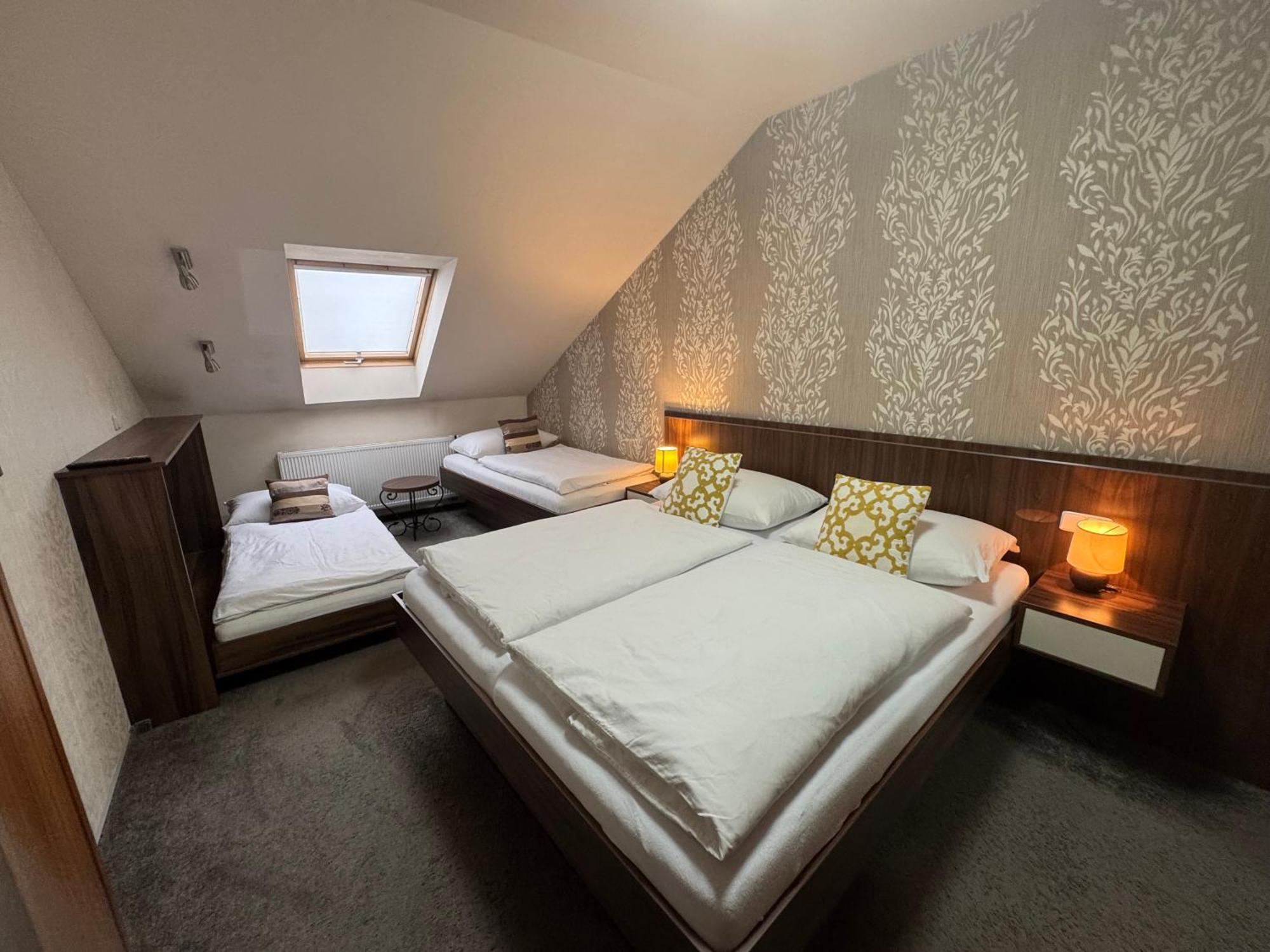 Apartman Bila Hora - Roudna Plzen Bagian luar foto