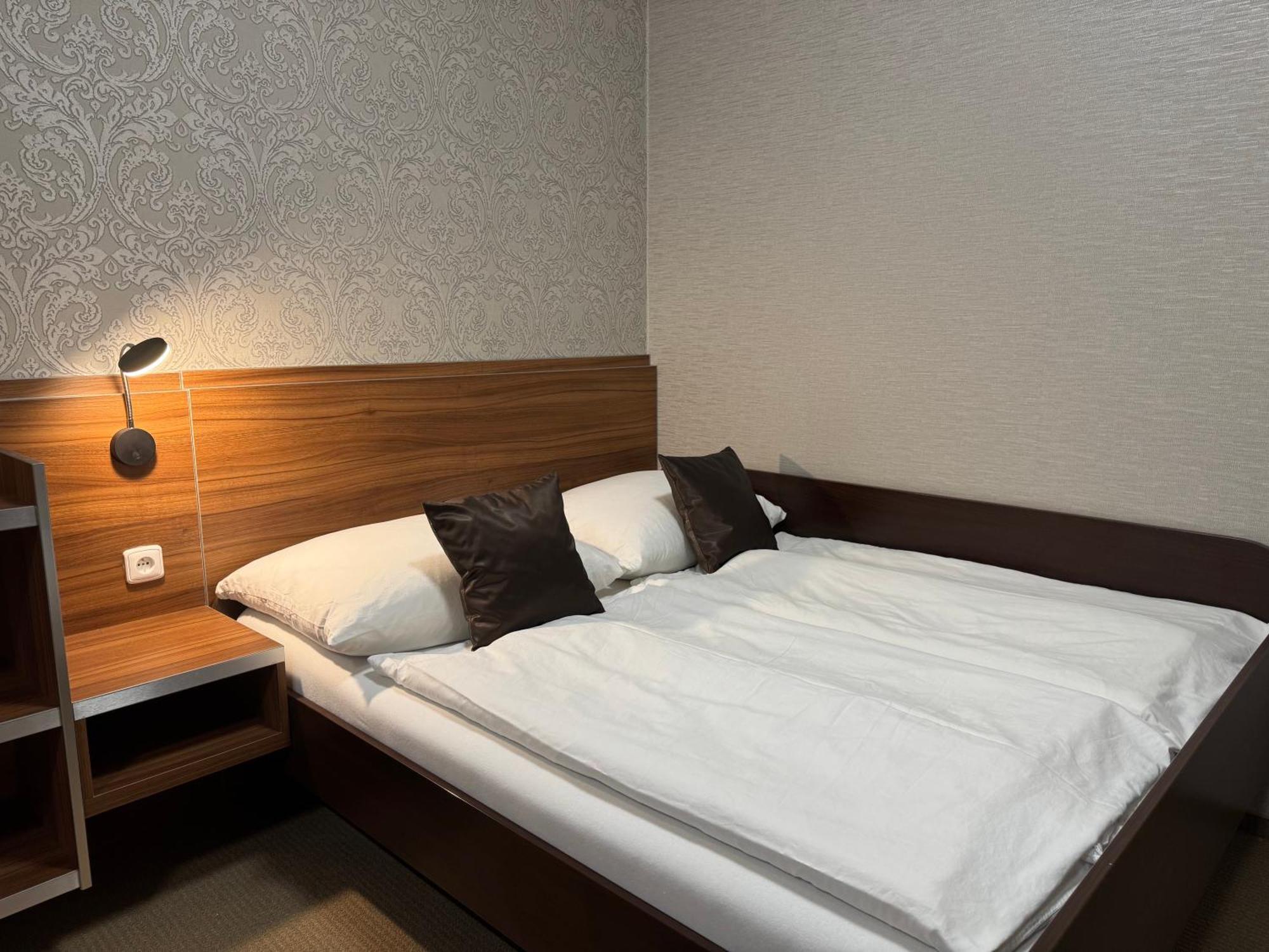 Apartman Bila Hora - Roudna Plzen Bagian luar foto