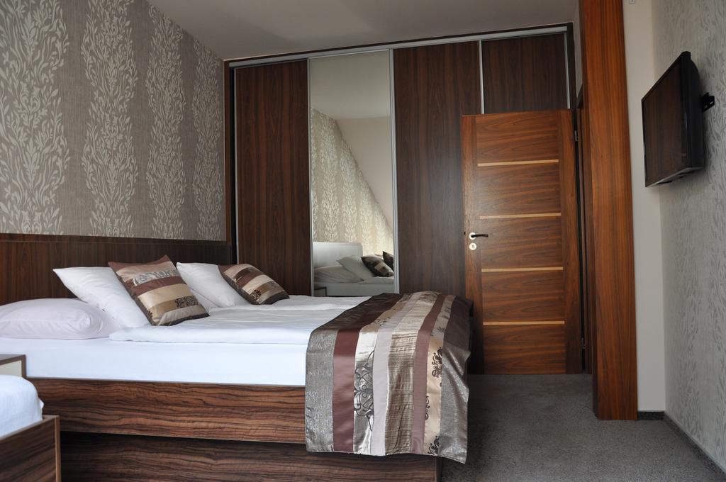 Apartman Bila Hora - Roudna Plzen Bagian luar foto