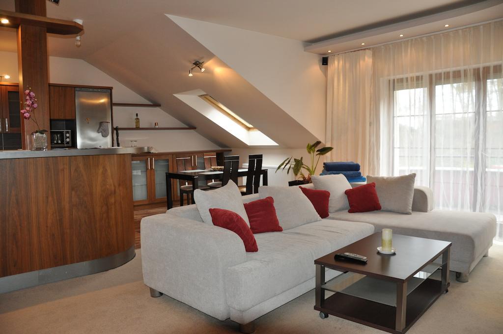 Apartman Bila Hora - Roudna Plzen Bagian luar foto